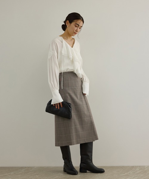 SALON adam et rope'(サロン アダム エ ロペ)の「ラッフルフリルブラウス(シャツ/ブラウス・レディース・ブラック/オフホワイト・FREE)」の4枚目の写真
