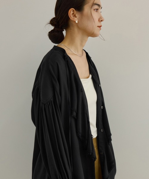 SALON adam et rope'(サロン アダム エ ロペ)の「ラッフルフリルブラウス(シャツ/ブラウス・レディース・ブラック/オフホワイト・FREE)」の17枚目の写真