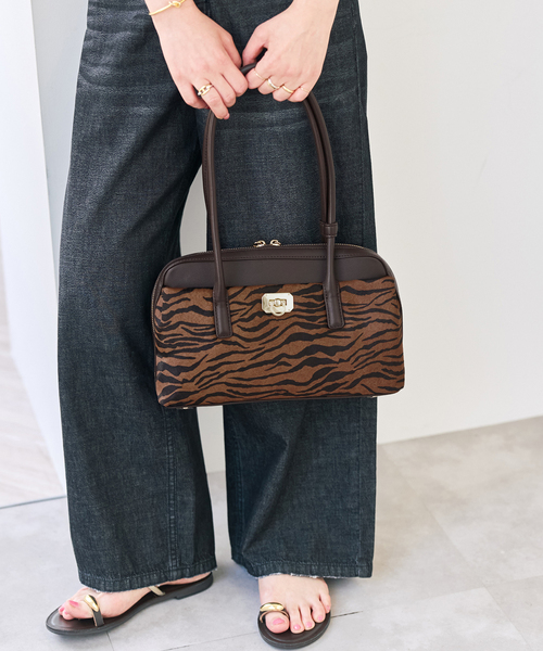 Spick & Span(スピックアンドスパン)の「《別注 / 》LE VERNIS / ル・ベルニ ボストンバッグ(ボストンバッグ・レディース・ブラウン/ブラック・FREE)」の5枚目の写真