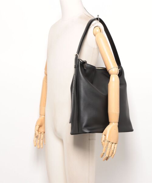 A.P.C.（アーペーセー）の「SAC VERA MAXI（ショルダーバッグ・レディース・ブラック・MEDIUM）」の5枚目の写真