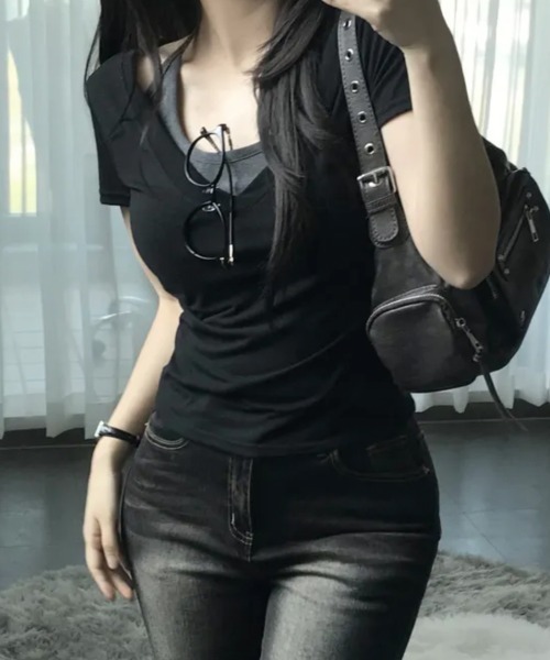 Emilie(エミリー)の「ホルターネックドッキング スリムフィット 半袖Tシャツ(Tシャツ/カットソー・レディース・ブルー/グレー/ブラック/チャコールグレー・FREE)」の6枚目の写真