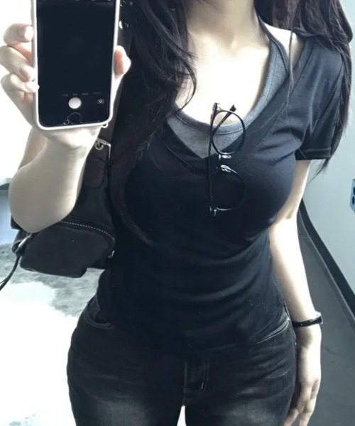 Emilie(エミリー)の「ホルターネックドッキング スリムフィット 半袖Tシャツ(Tシャツ/カットソー・レディース・ブルー/グレー/ブラック/チャコールグレー・FREE)」の8枚目の写真