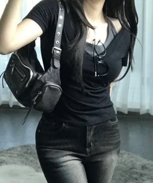 Emilie(エミリー)の「ホルターネックドッキング スリムフィット 半袖Tシャツ(Tシャツ/カットソー・レディース・ブルー/グレー/ブラック/チャコールグレー・FREE)」の9枚目の写真