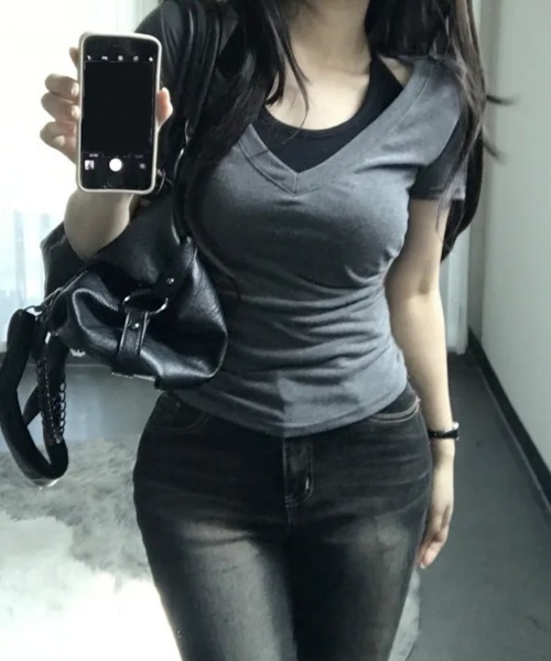 Emilie(エミリー)の「ホルターネックドッキング スリムフィット 半袖Tシャツ(Tシャツ/カットソー・レディース・ブルー/グレー/ブラック/チャコールグレー・FREE)」の11枚目の写真