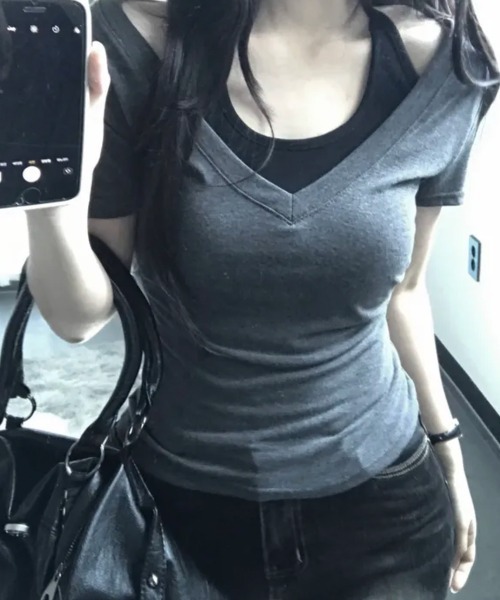 Emilie(エミリー)の「ホルターネックドッキング スリムフィット 半袖Tシャツ(Tシャツ/カットソー・レディース・ブルー/グレー/ブラック/チャコールグレー・FREE)」の12枚目の写真