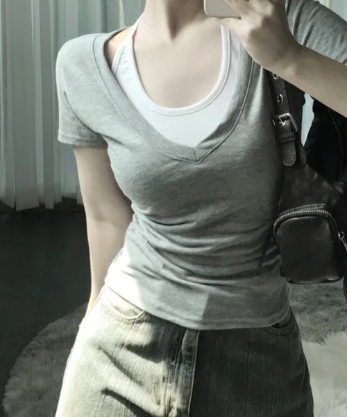 Emilie(エミリー)の「ホルターネックドッキング スリムフィット 半袖Tシャツ(Tシャツ/カットソー・レディース・ブルー/グレー/ブラック/チャコールグレー・FREE)」の17枚目の写真