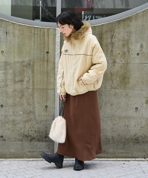 FREAK'S STORE（フリークスストア）の「UMBRO × FREAK'S STORE/アンブロ 別注 Fur Hoodie Nylon Jacket/別注ファー付き ナイロンジャケット（ナイロンジャケット・レディース・ブラウン/ネイビー/ナチュラル・ﾌﾘ-）」の5枚目の写真