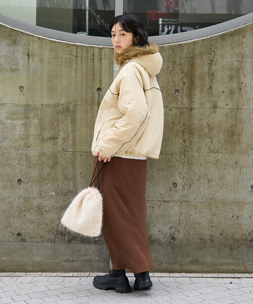 FREAK'S STORE（フリークスストア）の「UMBRO × FREAK'S STORE/アンブロ 別注 Fur Hoodie Nylon Jacket/別注ファー付き ナイロンジャケット（ナイロンジャケット・レディース・ブラウン/ネイビー/ナチュラル・ﾌﾘ-）」の6枚目の写真