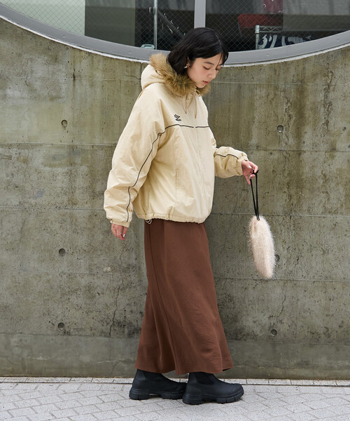 FREAK'S STORE（フリークスストア）の「UMBRO × FREAK'S STORE/アンブロ 別注 Fur Hoodie Nylon Jacket/別注ファー付き ナイロンジャケット（ナイロンジャケット・レディース・ブラウン/ネイビー/ナチュラル・ﾌﾘ-）」の7枚目の写真