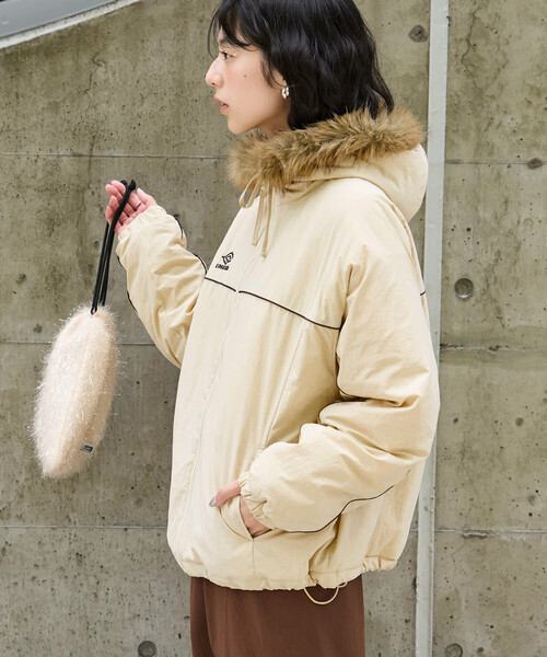 FREAK'S STORE（フリークスストア）の「UMBRO × FREAK'S STORE/アンブロ 別注 Fur Hoodie Nylon Jacket/別注ファー付き ナイロンジャケット（ナイロンジャケット・レディース・ブラウン/ネイビー/ナチュラル・ﾌﾘ-）」の8枚目の写真