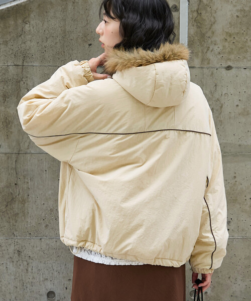 FREAK'S STORE（フリークスストア）の「UMBRO × FREAK'S STORE/アンブロ 別注 Fur Hoodie Nylon Jacket/別注ファー付き ナイロンジャケット（ナイロンジャケット・レディース・ブラウン/ネイビー/ナチュラル・ﾌﾘ-）」の10枚目の写真