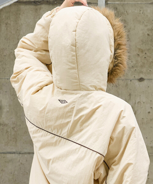 FREAK'S STORE（フリークスストア）の「UMBRO × FREAK'S STORE/アンブロ 別注 Fur Hoodie Nylon Jacket/別注ファー付き ナイロンジャケット（ナイロンジャケット・レディース・ブラウン/ネイビー/ナチュラル・ﾌﾘ-）」の14枚目の写真