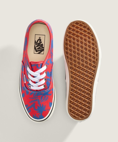 VANS(バンズ)の「オーセンティック / Authentic Archive MULTI VN000D6GBMC1(スニーカー・メンズ・レッド・5/11.5/12/8.5/9/9.5/10/10.5/11/5.5/6/6.5/7/7.5/8)」の3枚目の写真