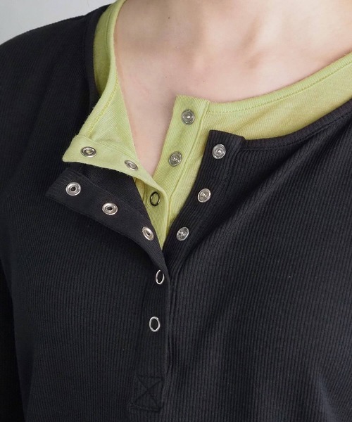 tiptop(ティップトップ)の「【ZOZO限定カラーあり】配色シアー×ヘンリーネックレイヤードロンT(Tシャツ/カットソー・レディース・ブラック/グレー系その他/オフホワイト/ブラウン/チャコールグレー・FREE)」の7枚目の写真