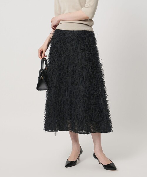 UNITED ARROWS(ユナイテッドアローズ)の「へアリー フリンジ フレアスカート ‐ウォッシャブル‐(スカート・レディース・オフホワイト/ブラック・36/38)」の2枚目の写真