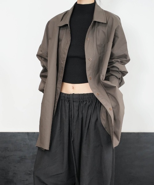 LUCPY(ラクピー)の「オーバーサイズルーズシャツ(シャツ/ブラウス・レディース・ブラウン・XX-LARGE/X-LARGE/LARGE/MEDIUM)」の3枚目の写真