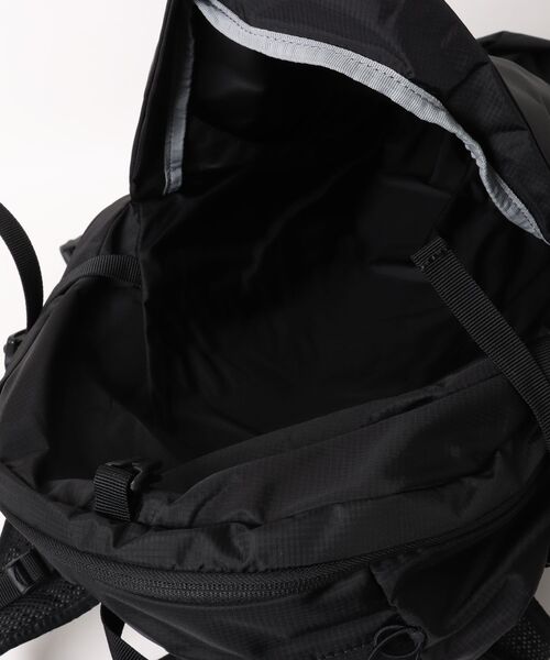 SALOMON(サロモン)の「【SALOMON】TRAILBLAZER 30(バックパック/リュック・メンズ・ブラック・FREE)」の4枚目の写真