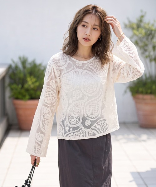 STYLE DELI(スタイルデリ)の「ペイズリー刺繍メッシュ編みトップス(その他トップス・レディース・ホワイト/ナチュラル・FREE)」の1枚目の写真