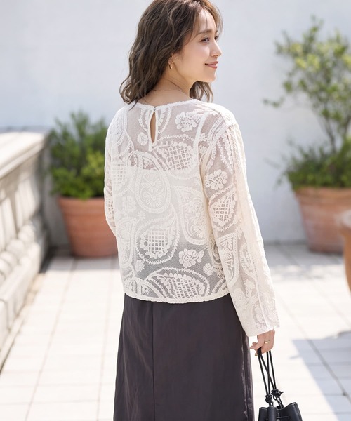 STYLE DELI(スタイルデリ)の「ペイズリー刺繍メッシュ編みトップス(その他トップス・レディース・ホワイト/ナチュラル・FREE)」の4枚目の写真