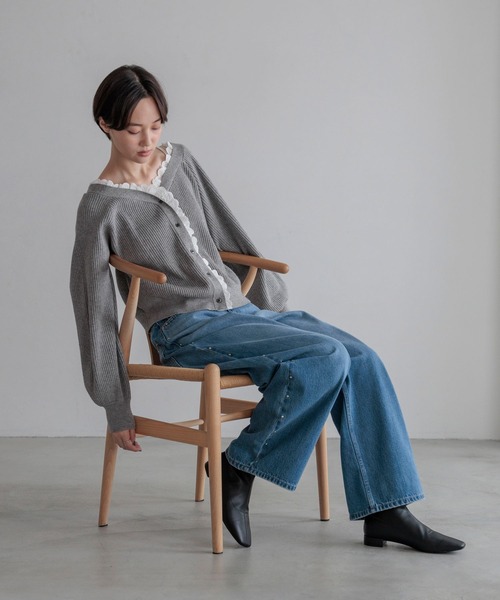 LOWRYS FARM(ローリーズファーム)の「レーストリムVカーディガン 1063703(ニット/セーター・レディース・ブラック/グレー/アイボリー・FREE)」の4枚目の写真