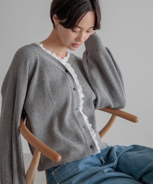 LOWRYS FARM(ローリーズファーム)の「レーストリムVカーディガン 1063703(ニット/セーター・レディース・ブラック/グレー/アイボリー・FREE)」の5枚目の写真