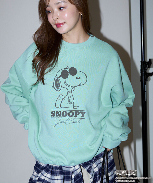 PUBLUX(パブリュクス)の「PUBLUX/パブリュクス PEANUTS/Snoopy/スヌーピー プリントスウェット 限定展開(スウェット・メンズ・ブラウン/サックスブルー/ライトグレー/チャコールグレー・LARGE/MEDIUM/SMALL)」の4枚目の写真
