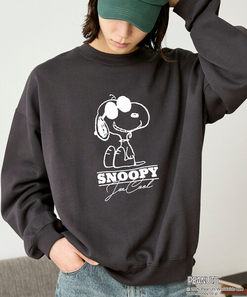 PUBLUX(パブリュクス)の「PUBLUX/パブリュクス PEANUTS/Snoopy/スヌーピー プリントスウェット 限定展開(スウェット・メンズ・ブラウン/サックスブルー/ライトグレー/チャコールグレー・LARGE/MEDIUM/SMALL)」の2枚目の写真