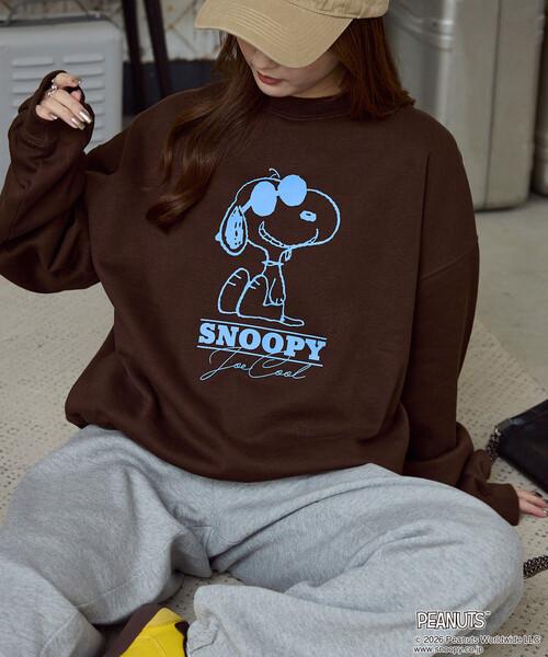PUBLUX(パブリュクス)の「PUBLUX/パブリュクス PEANUTS/Snoopy/スヌーピー プリントスウェット 限定展開(スウェット・メンズ・ブラウン/サックスブルー/ライトグレー/チャコールグレー・LARGE/MEDIUM/SMALL)」の5枚目の写真