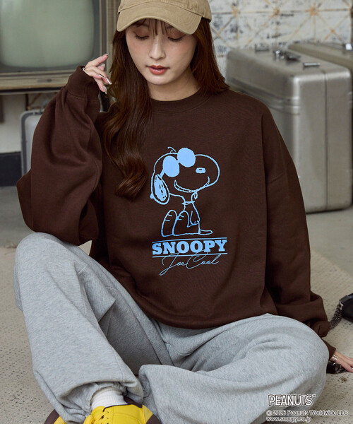 PUBLUX(パブリュクス)の「PUBLUX/パブリュクス PEANUTS/Snoopy/スヌーピー プリントスウェット 限定展開(スウェット・メンズ・ブラウン/サックスブルー/ライトグレー/チャコールグレー・LARGE/MEDIUM/SMALL)」の11枚目の写真
