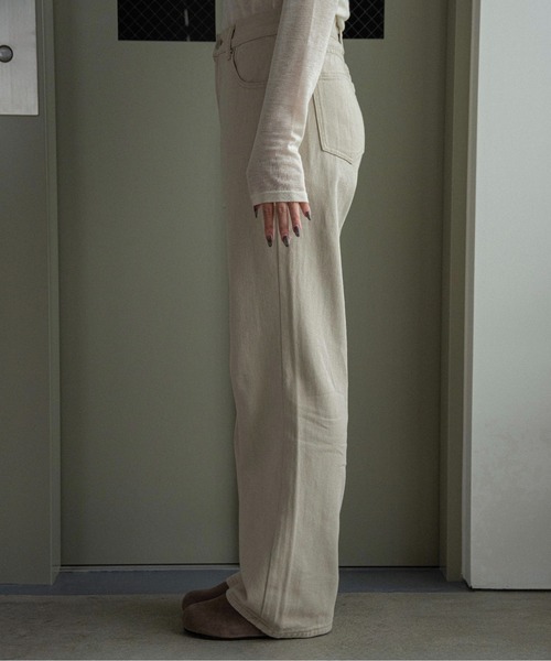 lawgy（ラウジー）の「classic straight soft denim pants / クラシックストレートソフトデニムパンツ（デニムパンツ・レディース・ベージュ/ブラウン系/モカ・SMALL/MEDIUM）」の9枚目の写真
