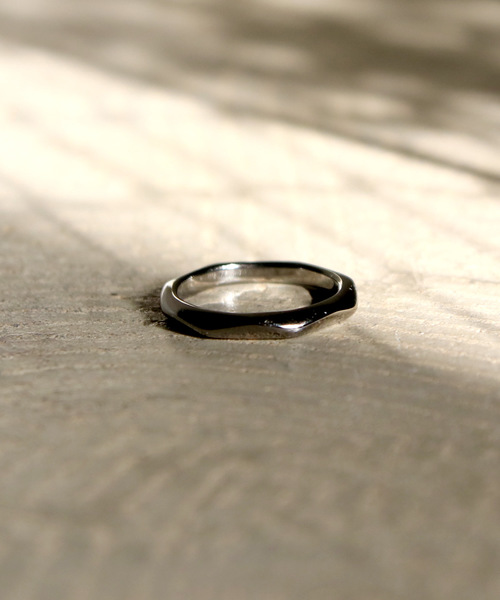 YArKA（ヤーカ）の「【YArKA/ヤーカ】silver925 7surface ring [nanaes]/シルバー925 7面デザインリング（リング・レディース・シルバー/ブラック/ゴールド・#15/#11/#13/#9/#17/#19/#21/#23）」の2枚目の写真