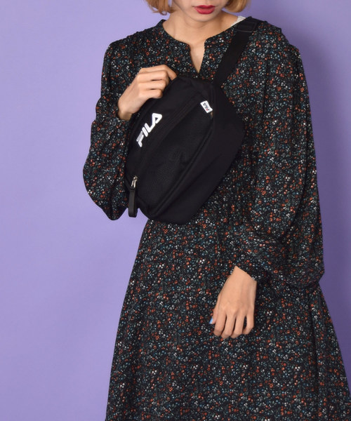w closet（ダブルクローゼット）の「小花柄ボリューム袖ワンピース_（ワンピース・レディース・ネイビー/ブラウン/カーキ・FREE）」の3枚目の写真