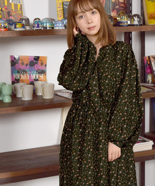 w closet（ダブルクローゼット）の「小花柄ボリューム袖ワンピース_（ワンピース・レディース・ネイビー/ブラウン/カーキ・FREE）」の2枚目の写真