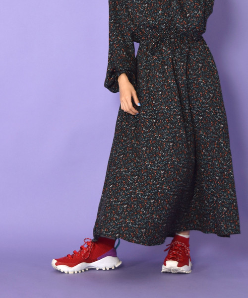 w closet（ダブルクローゼット）の「小花柄ボリューム袖ワンピース_（ワンピース・レディース・ネイビー/ブラウン/カーキ・FREE）」の7枚目の写真