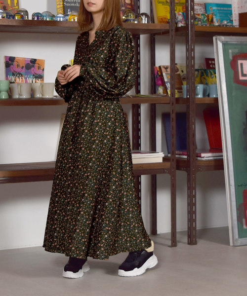 w closet（ダブルクローゼット）の「小花柄ボリューム袖ワンピース_（ワンピース・レディース・ネイビー/ブラウン/カーキ・FREE）」の18枚目の写真