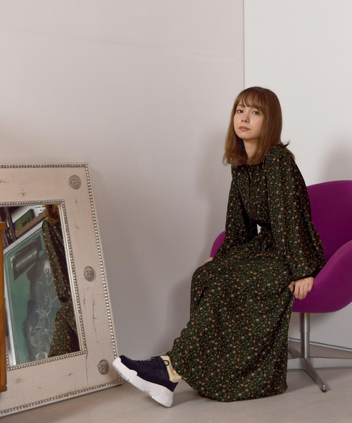 w closet（ダブルクローゼット）の「小花柄ボリューム袖ワンピース_（ワンピース・レディース・ネイビー/ブラウン/カーキ・FREE）」の21枚目の写真