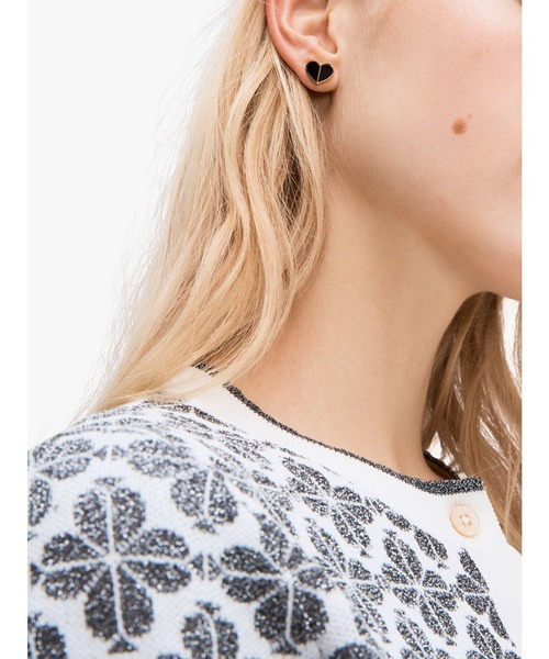 kate spade new york（ケイトスペード ニューヨーク）の「ヘリテージ スペード スモール ハート スタッズ（ピアス（両耳用）・レディース・ブラック・ONESIZE）」の2枚目の写真