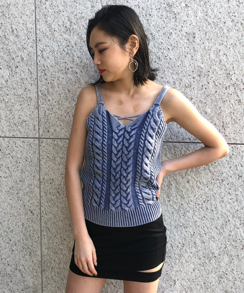 ENVYM（アンビー）の「ダブルケーブルＳ／Ｗ ＫＮＩＴ ＴＴ（タンクトップ・レディース・ベージュ/ネイビー/カーキ/ピンク/グレー・FREE）」の4枚目の写真