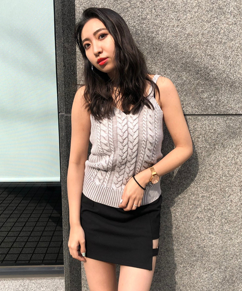 ENVYM（アンビー）の「ダブルケーブルＳ／Ｗ ＫＮＩＴ ＴＴ（タンクトップ・レディース・ベージュ/ネイビー/カーキ/ピンク/グレー・FREE）」の2枚目の写真