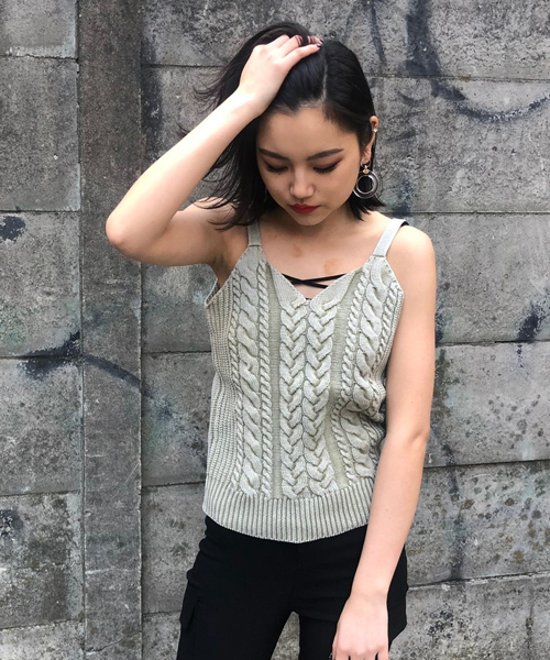 ENVYM（アンビー）の「ダブルケーブルＳ／Ｗ ＫＮＩＴ ＴＴ（タンクトップ・レディース・ベージュ/ネイビー/カーキ/ピンク/グレー・FREE）」の3枚目の写真