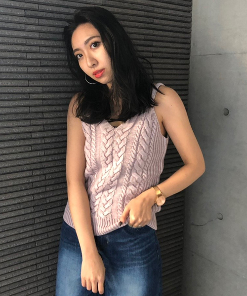 ENVYM（アンビー）の「ダブルケーブルＳ／Ｗ ＫＮＩＴ ＴＴ（タンクトップ・レディース・ベージュ/ネイビー/カーキ/ピンク/グレー・FREE）」の5枚目の写真