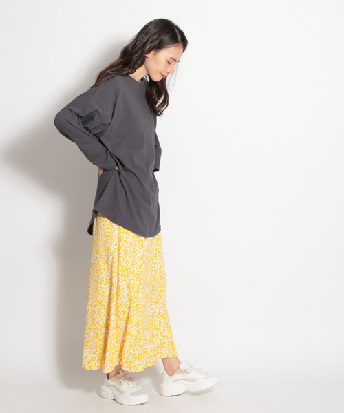 niko and...(ニコアンド)の「春小花アソートフレアロングスカート(スカート・レディース・ブラック/イエロー/チャコール・MEDIUM/LARGE)」の5枚目の写真