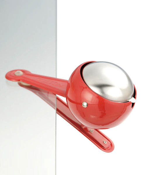 DULTON（ダルトン）の「WINDPROOF CLIP ASHTRAY /ウィンドプルーフ クリップ アッシュトレイ（アッシュトレイ/ライター・メンズ・イエロー/ブルー/ブラック/レッド/アイボリー・FREE）」の5枚目の写真