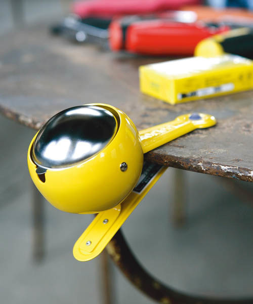 DULTON（ダルトン）の「WINDPROOF CLIP ASHTRAY /ウィンドプルーフ クリップ アッシュトレイ（アッシュトレイ/ライター・メンズ・イエロー/ブルー/ブラック/レッド/アイボリー・FREE）」の4枚目の写真