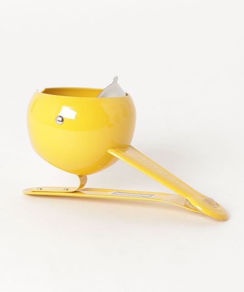 DULTON（ダルトン）の「WINDPROOF CLIP ASHTRAY /ウィンドプルーフ クリップ アッシュトレイ（アッシュトレイ/ライター・メンズ・イエロー/ブルー/ブラック/レッド/アイボリー・FREE）」の6枚目の写真