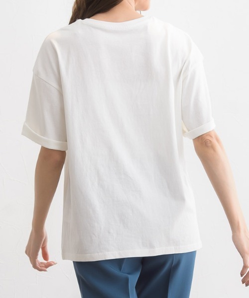 Pierrot（ピエロ）の「オーバーサイズ クルーネック Tシャツ（Tシャツ/カットソー・レディース・オフホワイト/ブラック/ネイビー/ベージュ/グレイッシュベージュ/キャメル/ベージュ系その他/ブラウン・L/M）」の21枚目の写真