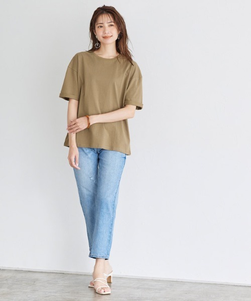 Pierrot（ピエロ）の「オーバーサイズ クルーネック Tシャツ（Tシャツ/カットソー・レディース・オフホワイト/ブラック/ネイビー/ベージュ/グレイッシュベージュ/キャメル/ベージュ系その他/ブラウン・L/M）」の17枚目の写真
