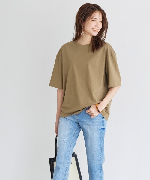 Pierrot（ピエロ）の「オーバーサイズ クルーネック Tシャツ（Tシャツ/カットソー・レディース・オフホワイト/ブラック/ネイビー/ベージュ/グレイッシュベージュ/キャメル/ベージュ系その他/ブラウン・L/M）」の16枚目の写真