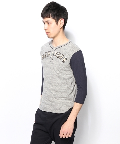 fennica Men's(フェニカメンズ)の「CHESWICK / ヘンリーネックT(Tシャツ/カットソー・メンズ・グレー/レッド・MEDIUM/SMALL/LARGE)」の6枚目の写真