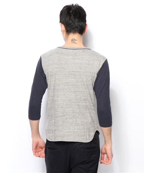 fennica Men's(フェニカメンズ)の「CHESWICK / ヘンリーネックT(Tシャツ/カットソー・メンズ・グレー/レッド・MEDIUM/SMALL/LARGE)」の7枚目の写真